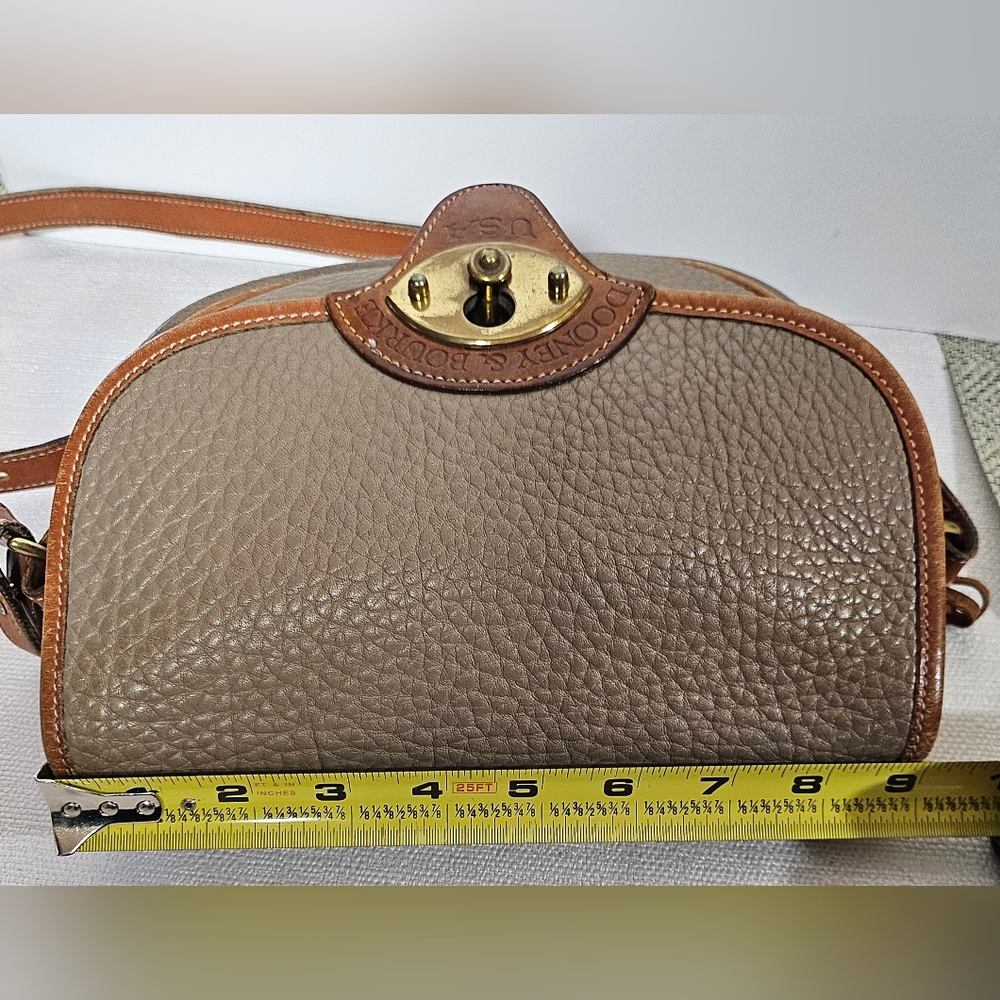 Vtg, Dooney & Bourke AWL Cavalry Trooper Crossbody Taupe W/British Tan Trim R71 - Picture 3 of 16